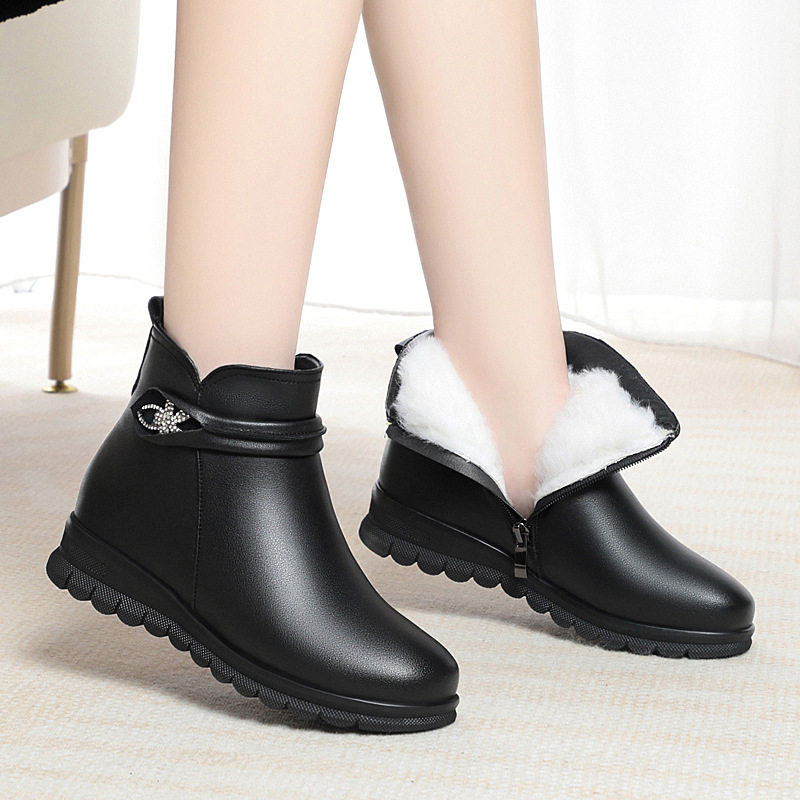 短靴女加绒冬季加厚新款中老年平底妈妈棉鞋软底皮鞋羊毛女靴,运动鞋new,运动休闲鞋,淘宝优惠券,粉丝福利购,淘宝优惠卷