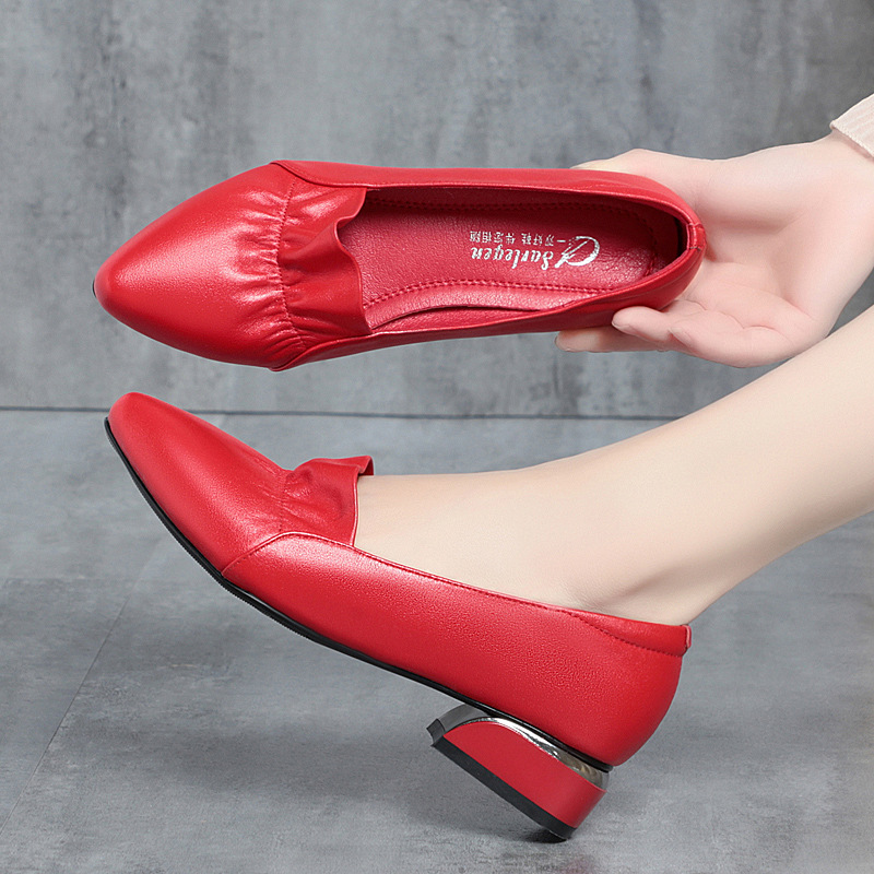 浅口单鞋女粗跟年新款春季尖头中跟时尚皮鞋爆款软皮软底女鞋