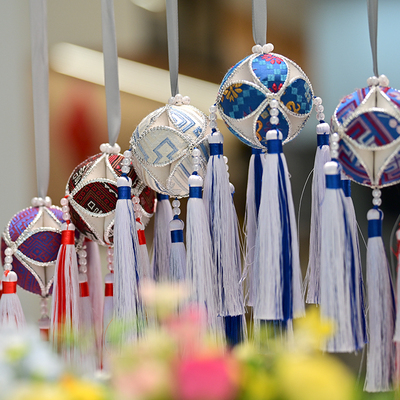 壮锦图腾新款非遗纯手工绣球礼物