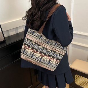 2026新款壮族民族风大容量帆布包包 大学生通勤包手提单肩托特包