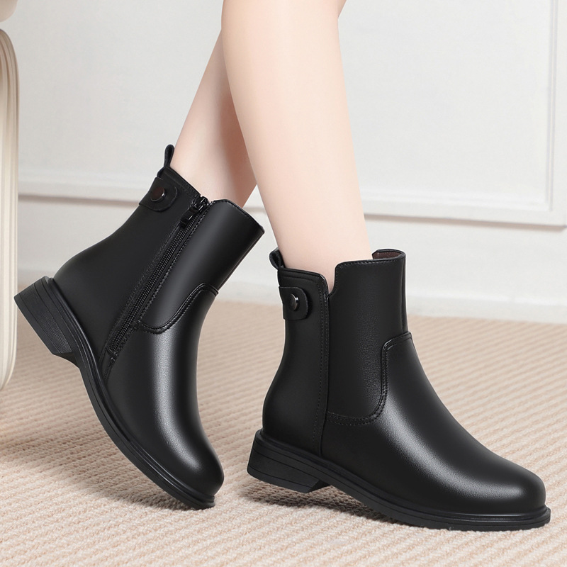 2025真皮秋冬季加绒靴子妈妈鞋棉鞋女中年软底短靴中跟皮鞋保暖