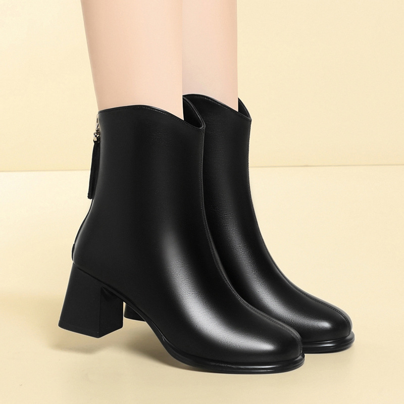 一件代发软皮小短靴女圆头粗跟裸靴百搭冬季加绒皮鞋中跟妈妈棉鞋