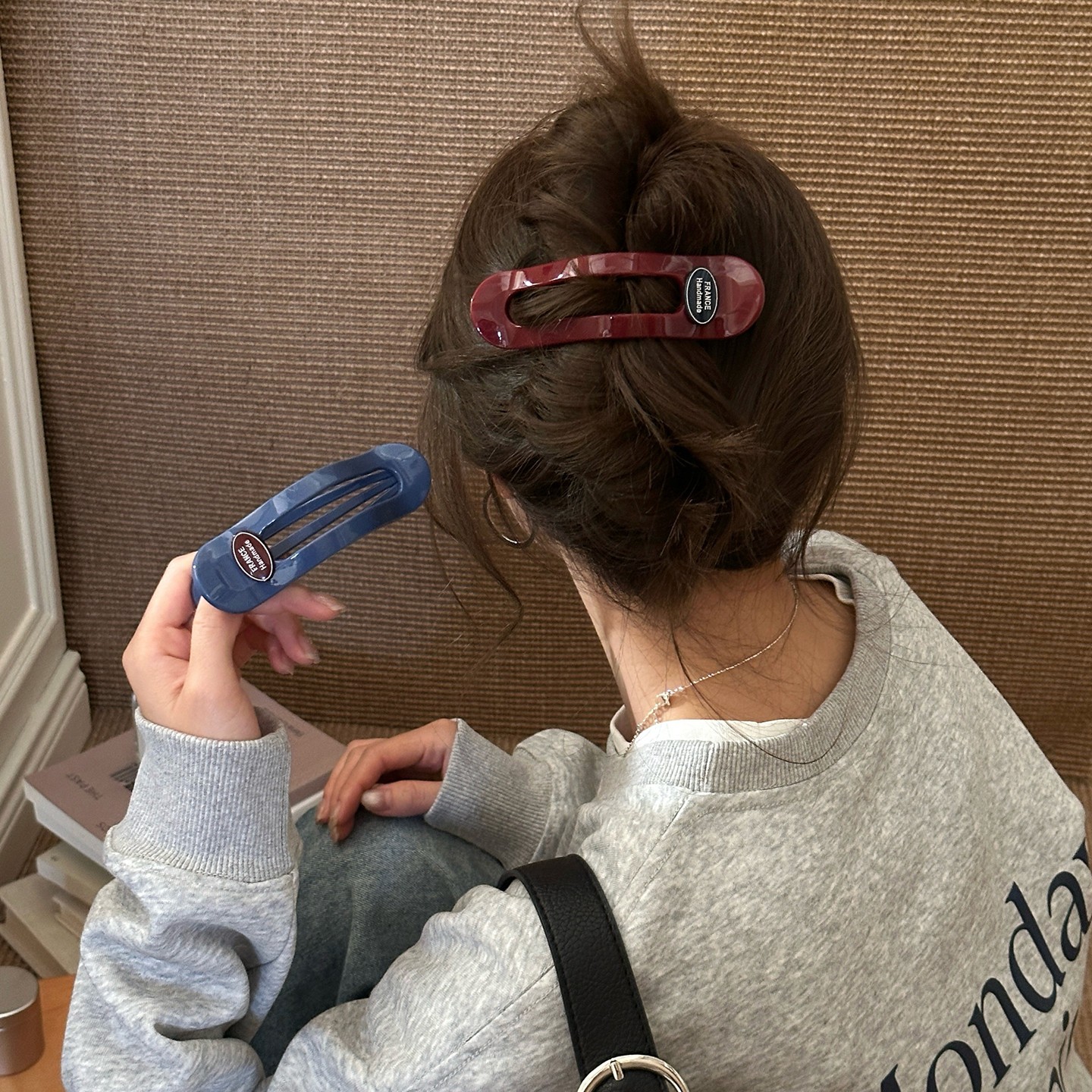 美拉德韩系复古鸭嘴夹懒人盘发