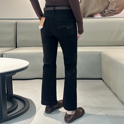依炫韩高端四面弹微喇牛仔裤女