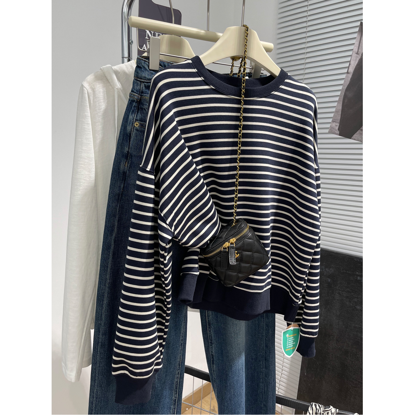 宽松天丝棉圆领条纹卫衣