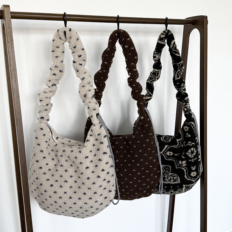 小众腋下包波点高级感百搭单肩包民族风大容量斜挎单肩毛绒帆布包