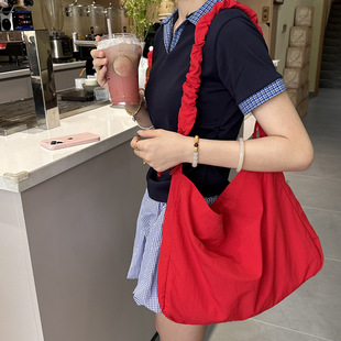 韩系ins风褶皱抽绳慵懒风云朵包大容量学生简约通勤尼龙斜跨包