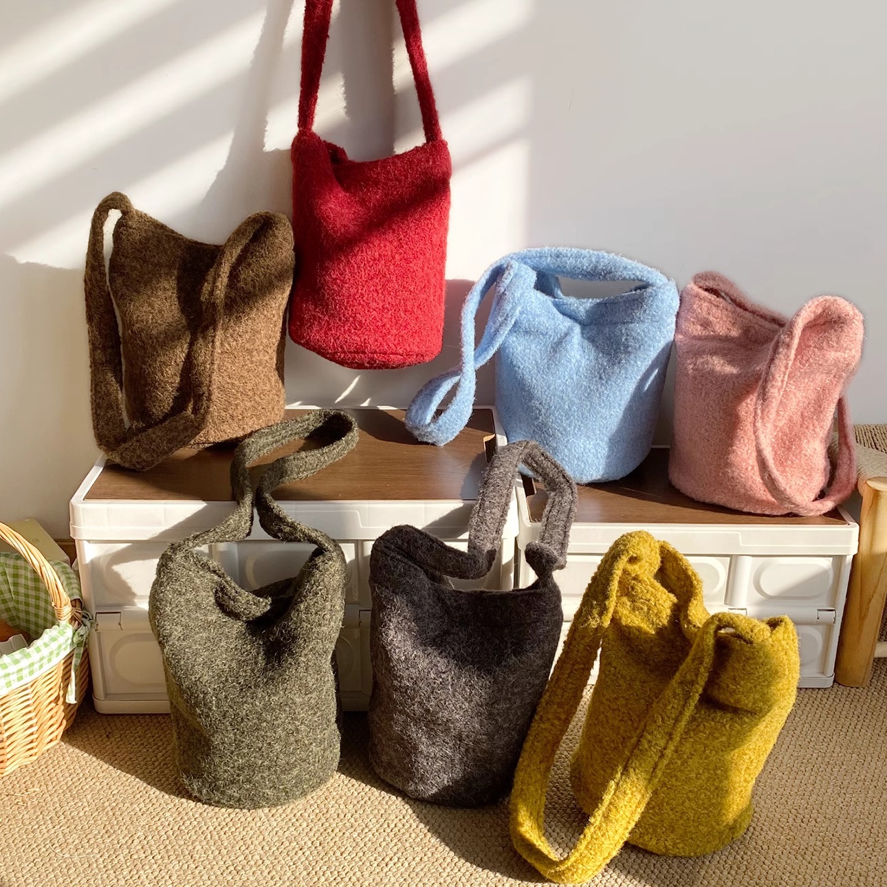 自留款秋冬氛围感黄果树学生手提单肩包韩国芥末黄毛绒软糯水桶包