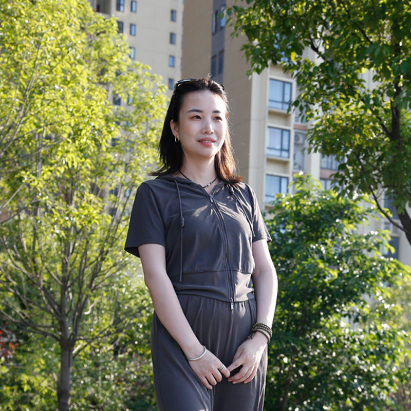 可路莎252684A 砂洗莫代尔上衣 夏季新品连帽短袖收腰修身女上衣