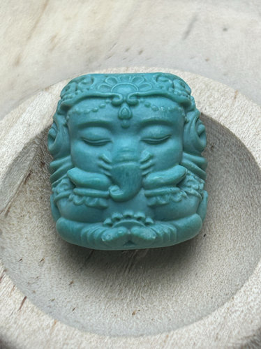 绿松石托腮象神