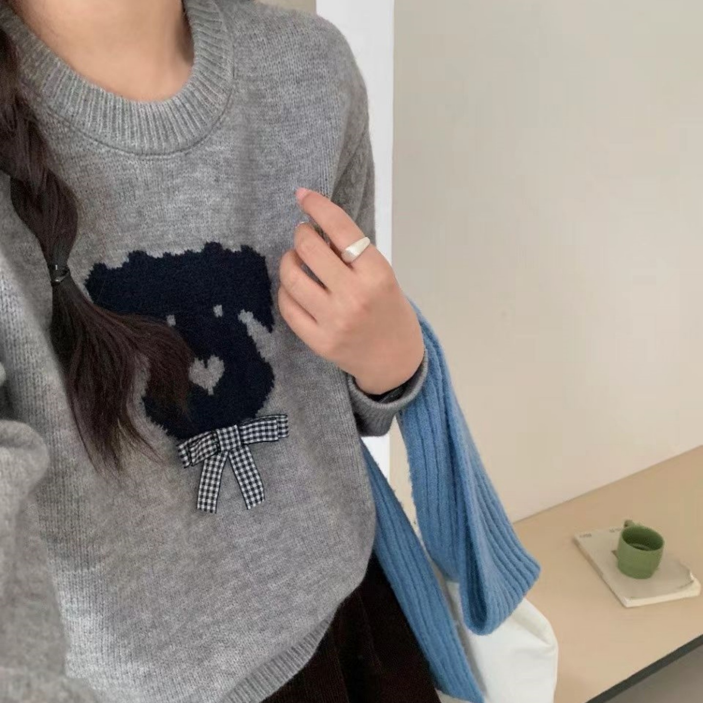 秋冬新款2025针织衫蕾丝小熊内搭上衣圆领女宽松套头短款毛衣外穿