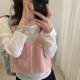 新款春秋V领纯色宽松针织吊带钩花叠穿短款女薄2026无袖背心外搭