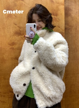 cmeter【轻松保暖】温柔白立领排扣休闲宽松皮毛一体短款外套女