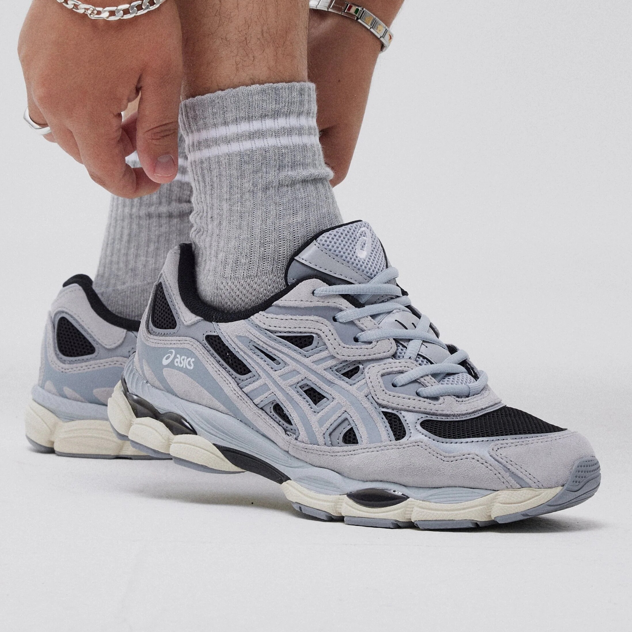 亚瑟士ASICS GEL NYC 1203A383-004 灰色/黑色男女复古休闲慢跑鞋