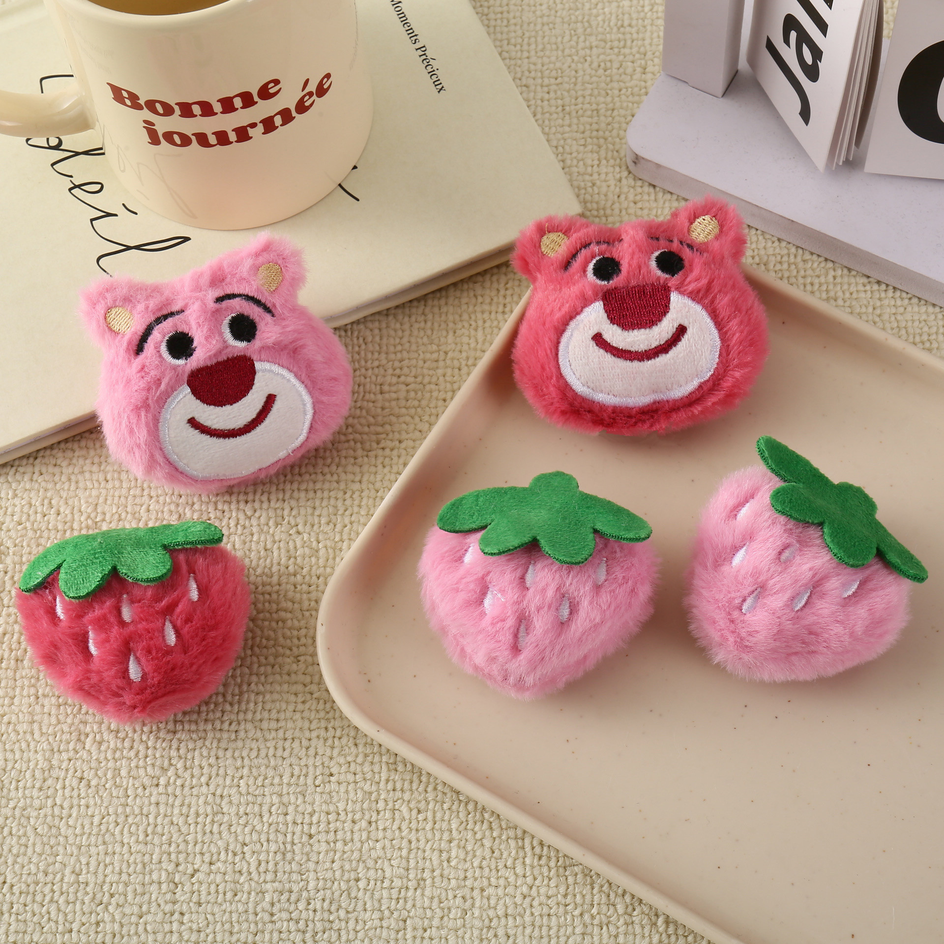 卡通毛绒草莓熊diy发带发箍可爱胸针包包围巾帽子配饰辅料配件