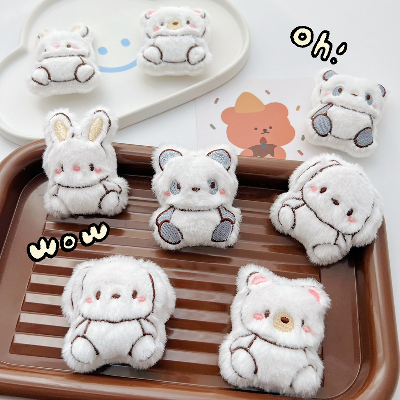 可爱卡通毛绒小熊公仔小兔子胸针小狗熊猫学生书包装饰品头饰辅料