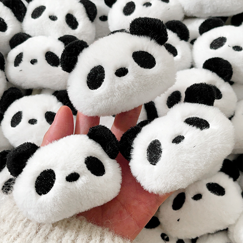 卡通毛绒大号熊猫熊公仔胸针服饰包包拖鞋帽子辅料配件头饰装饰