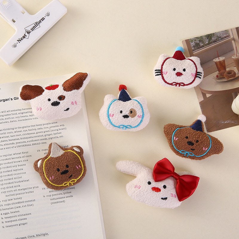 可爱卡通毛绒小熊挂件公仔高级感小狗兔子胸针服装鞋帽头饰辅料