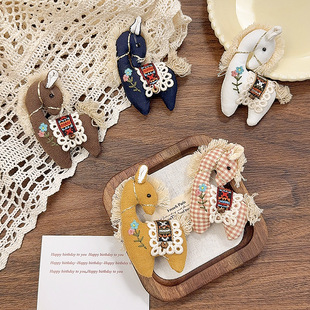 新款刺绣棉麻布艺小马胸针马年包包饰品配件挂件儿童服装辅料配件