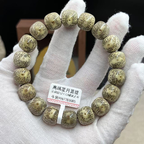 同枝果星月菩提石玉绿幽灵手串