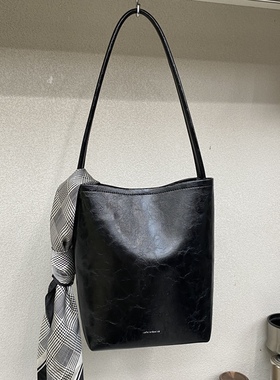 油腊皮2025新款女包时尚百搭单肩子母包腋下包手提水桶包51706-5