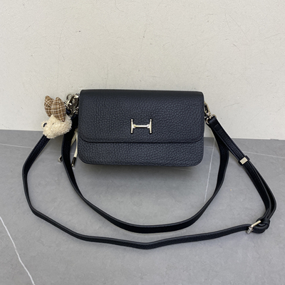 春夏新款女包时尚百搭定型包单肩斜挎包流行包腋下包小方包96001