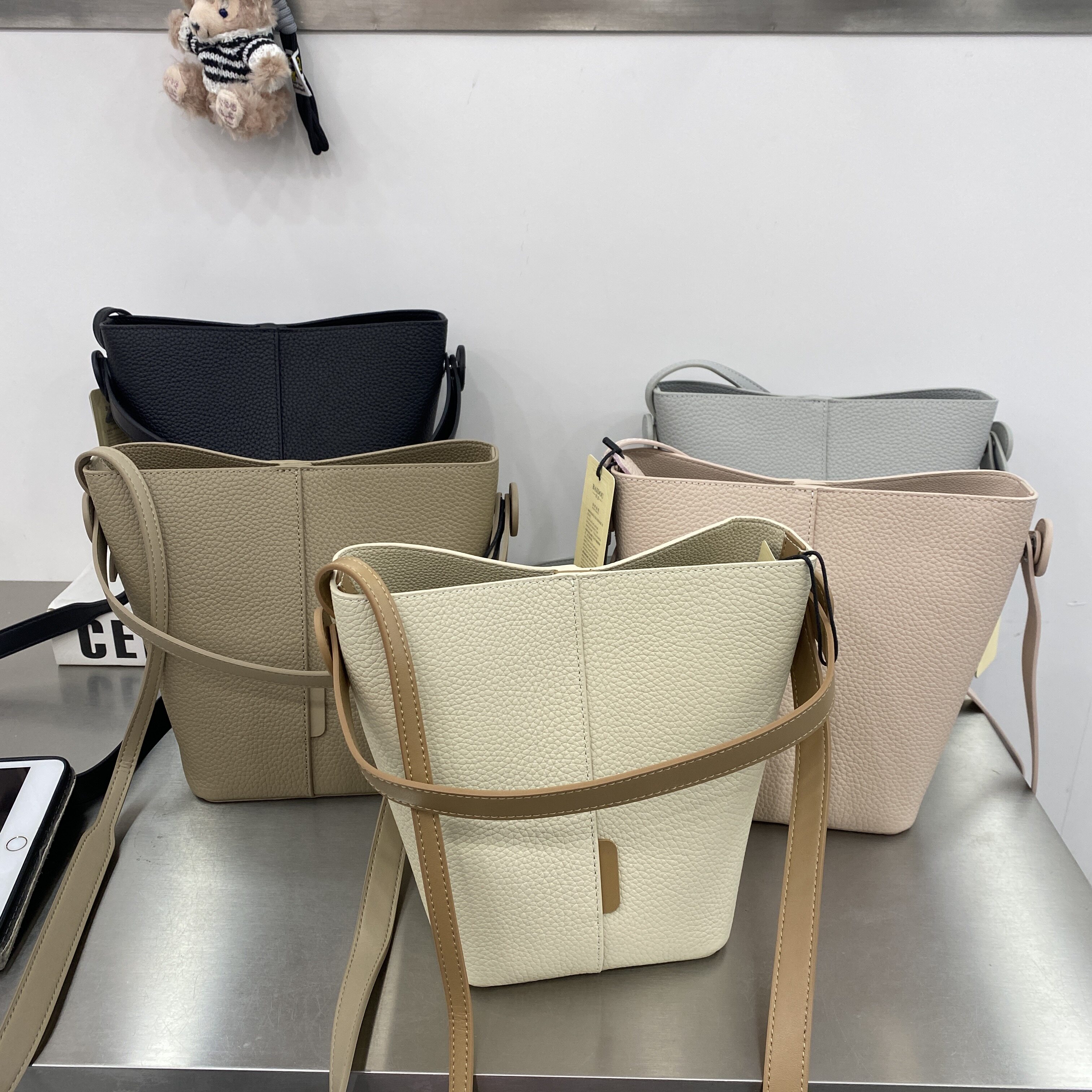 头层牛皮韩系简约真皮斜跨包手提包2026女包时尚包春夏水桶包5883