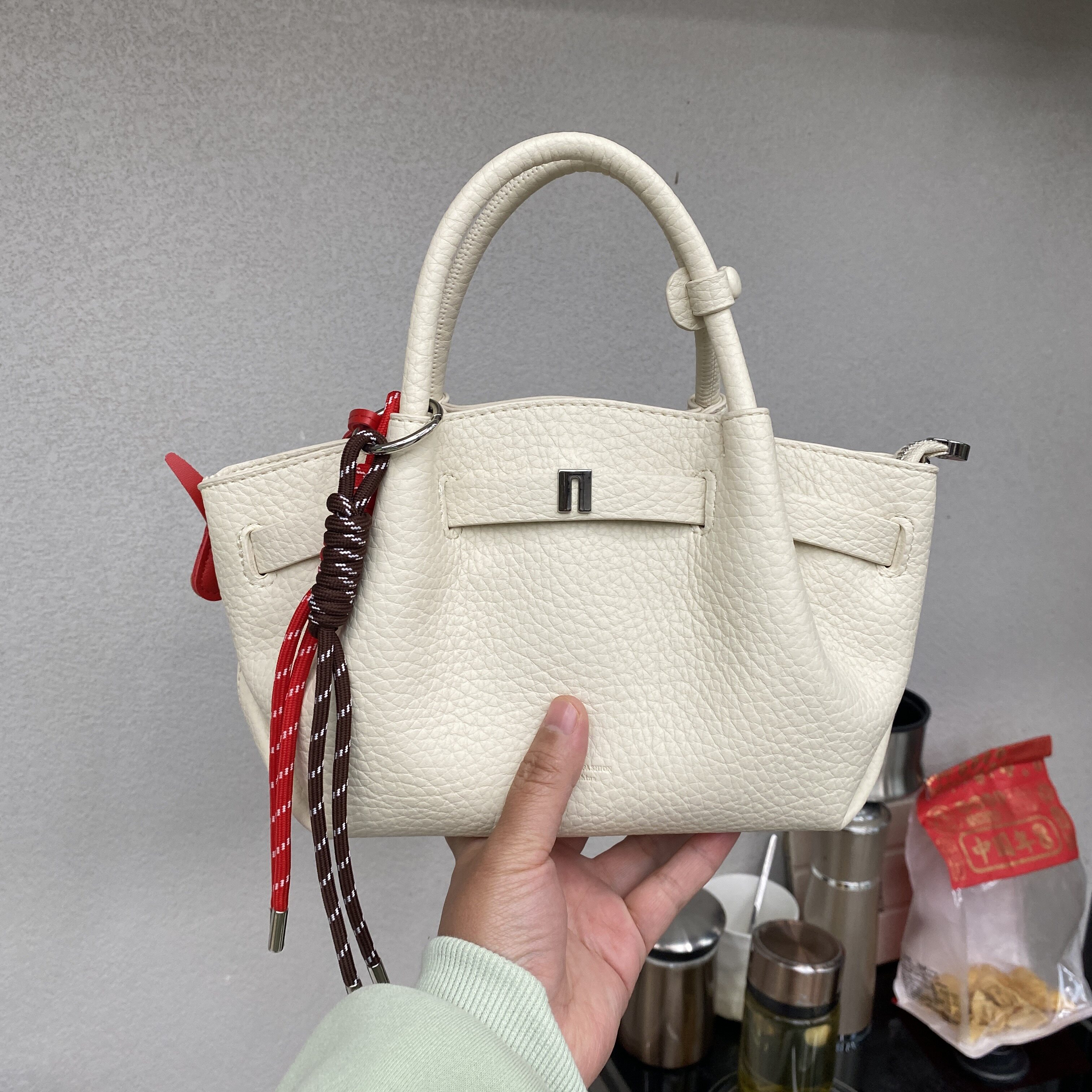 云朵包手拎潮包水桶包2026新款春季简约时尚单肩斜跨手提包13538