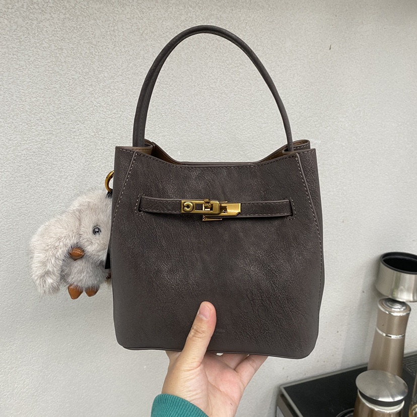 女包2025新款时尚百搭单肩斜挎包水桶包洋气水洗纹包凯莉包23919