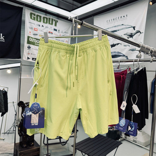 吸湿透气高弹无衬7英寸速干短裤