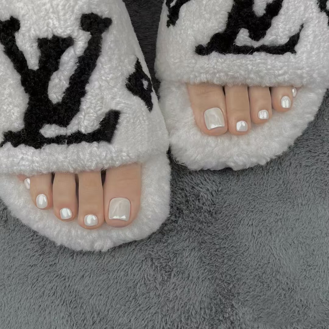 脚趾甲贴美甲可拆卸穿戴甲脚指甲贴片白色镜面高级感美脚显白脚甲