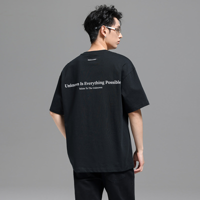 UNKNOWTAL背后标语印花短袖