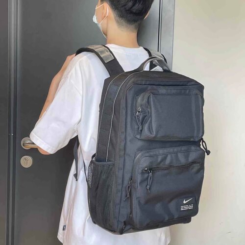 耐克气垫双肩电脑书包