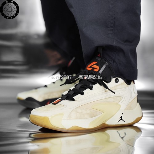 耐克男子东契奇二代篮球鞋