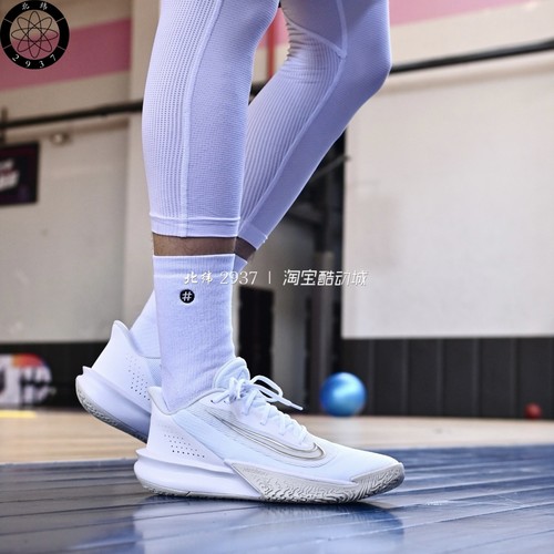 耐克男子轻便透气篮球鞋