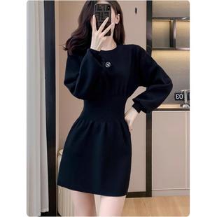 专柜别致小黑裙配大衣内搭针织连衣裙女秋冬小个子收腰打底毛衣裙