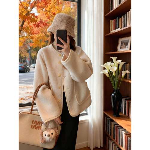 韩国小香风羊羔绒外套短款女秋冬新款宽松圆领高级感加厚毛绒大衣