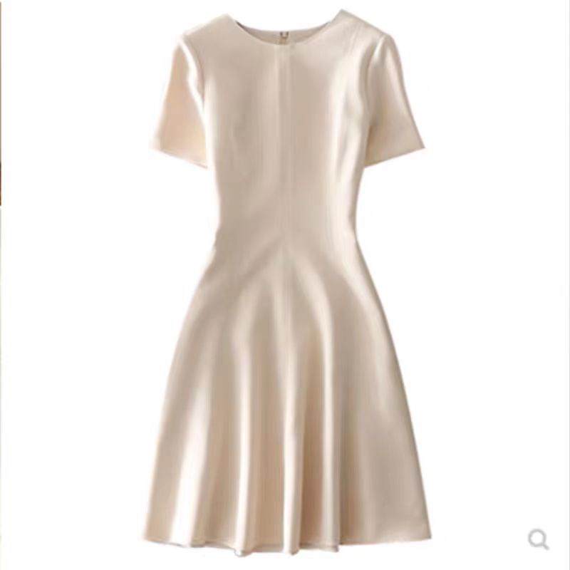 新款法式赫本风气质短裙子高级感收腰纯色职业连衣裙女夏季