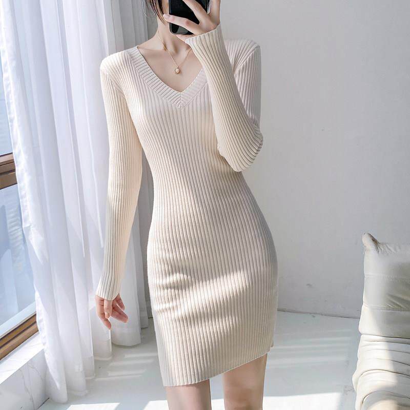 专柜V领针织连衣裙女秋冬季配大衣毛衣裙小个子修身打底包臀短裙