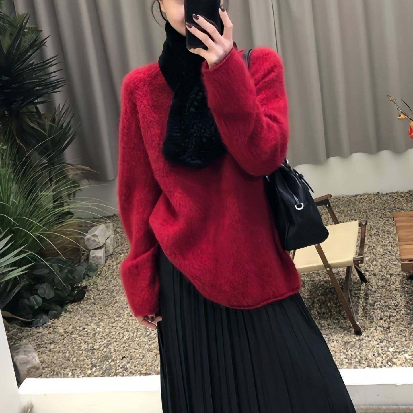 香港红色圆领套头绒感毛衣女2025冬新款大码宽松高级感显瘦针织衫