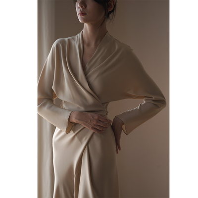 桑蚕丝纯色系带收腰斜裁连衣裙