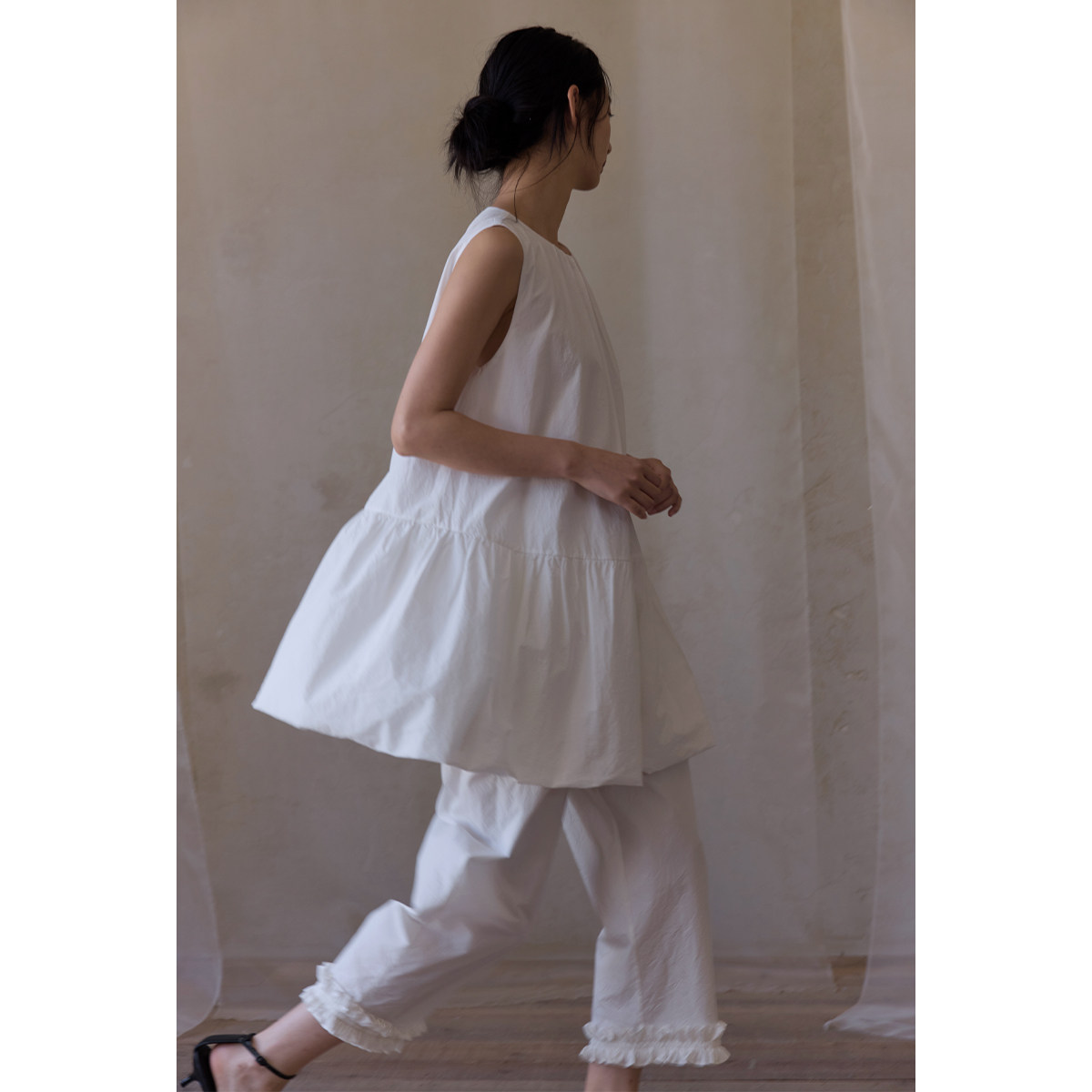 commuse memory 蓬松感 冷白气球下摆无袖上衣+压褶花边脚管长裤
