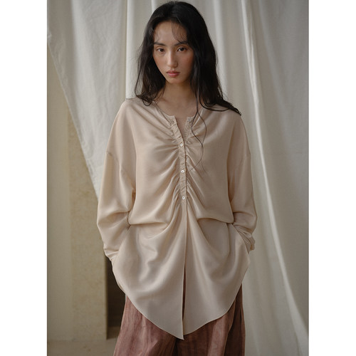 commuse memory『流云襟』气质浪漫 门襟抽皱V领丝醋交织长袖衬衣