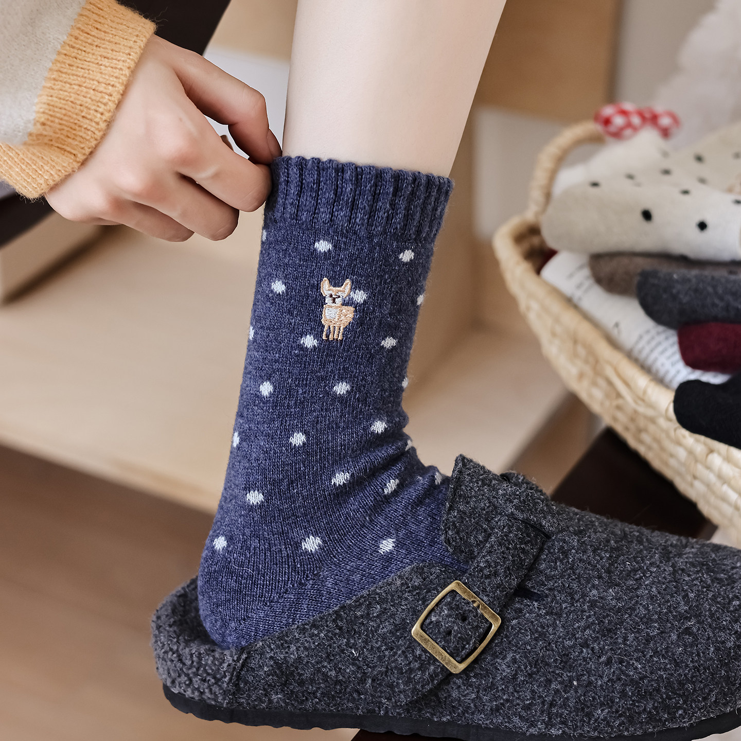 羊毛袜子女秋冬搭配勃肯鞋穿的中筒袜冬季加厚加绒保暖可爱羊绒,女士内衣/男士内衣/家居服,中筒袜,淘宝优惠券,粉丝福利购,淘宝优惠卷