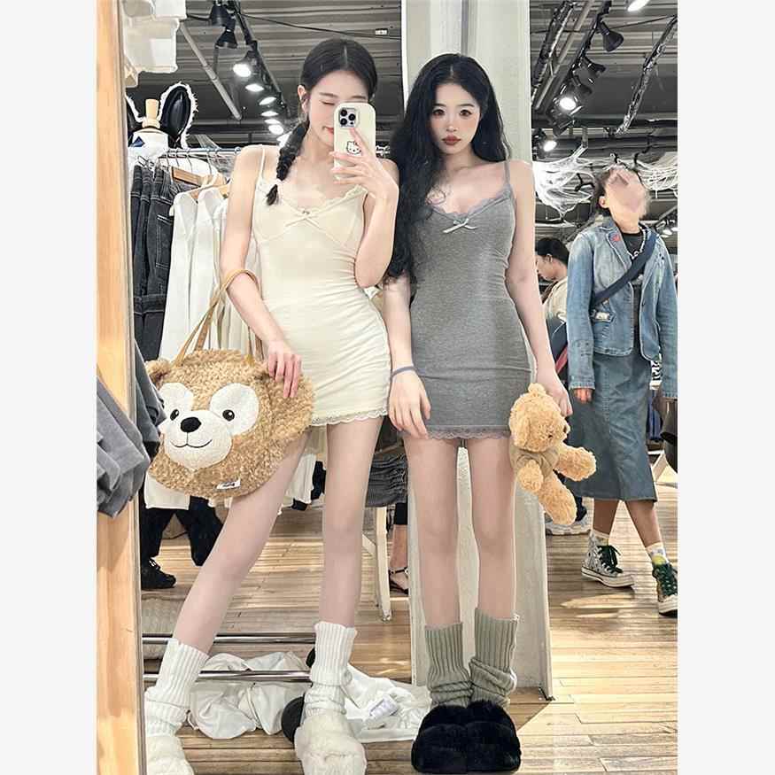 灰色性感纯欲风蕾丝吊带连衣裙女夏季穿搭修身内搭打底包臀短裙子