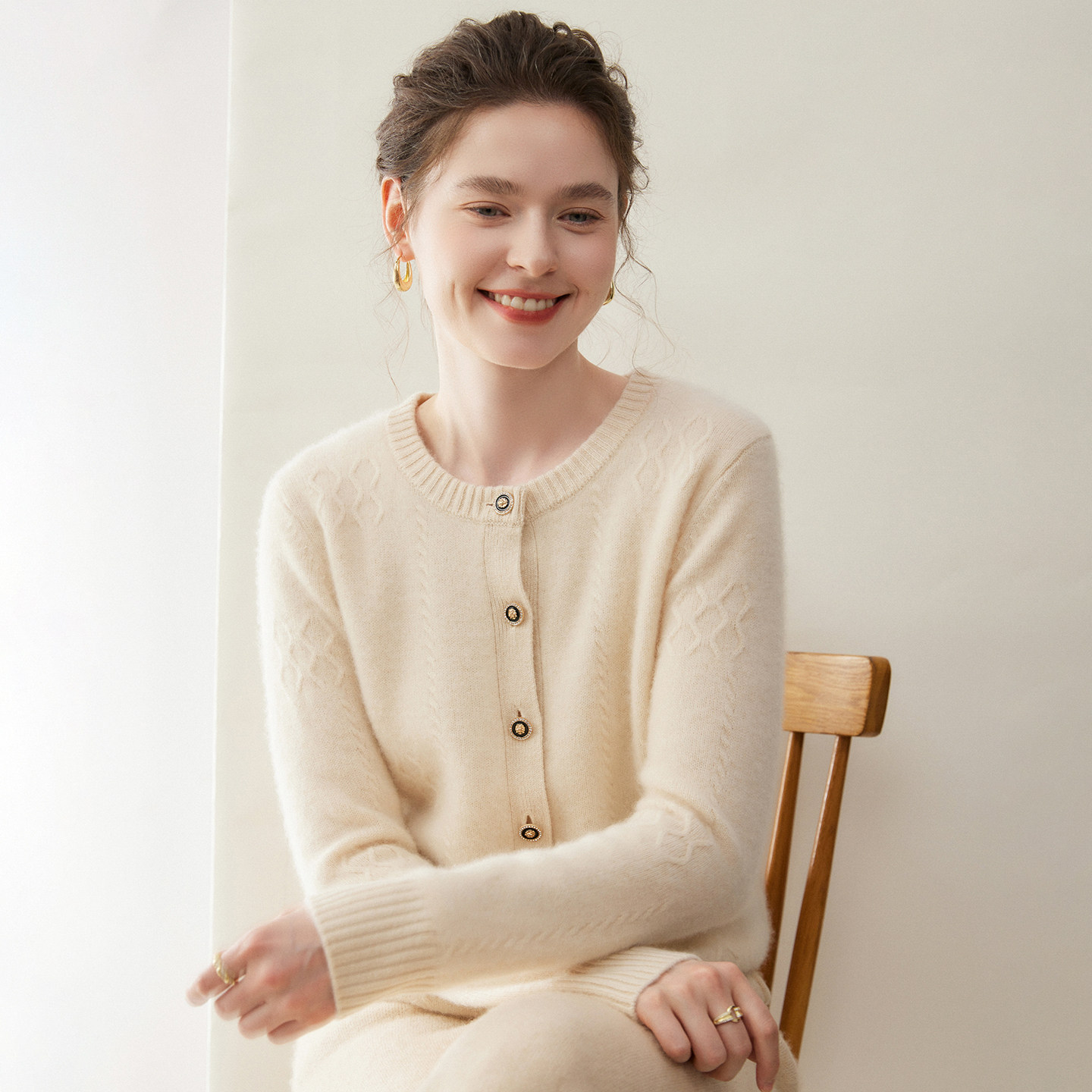 复古菱形圆领山羊绒开衫女秋冬新款加厚针织毛衣外套宽松纽扣外搭