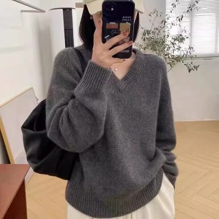 欧洲站慵懒风加厚山羊绒衫女V领秋冬宽松大码毛衣时尚打底羊毛衫