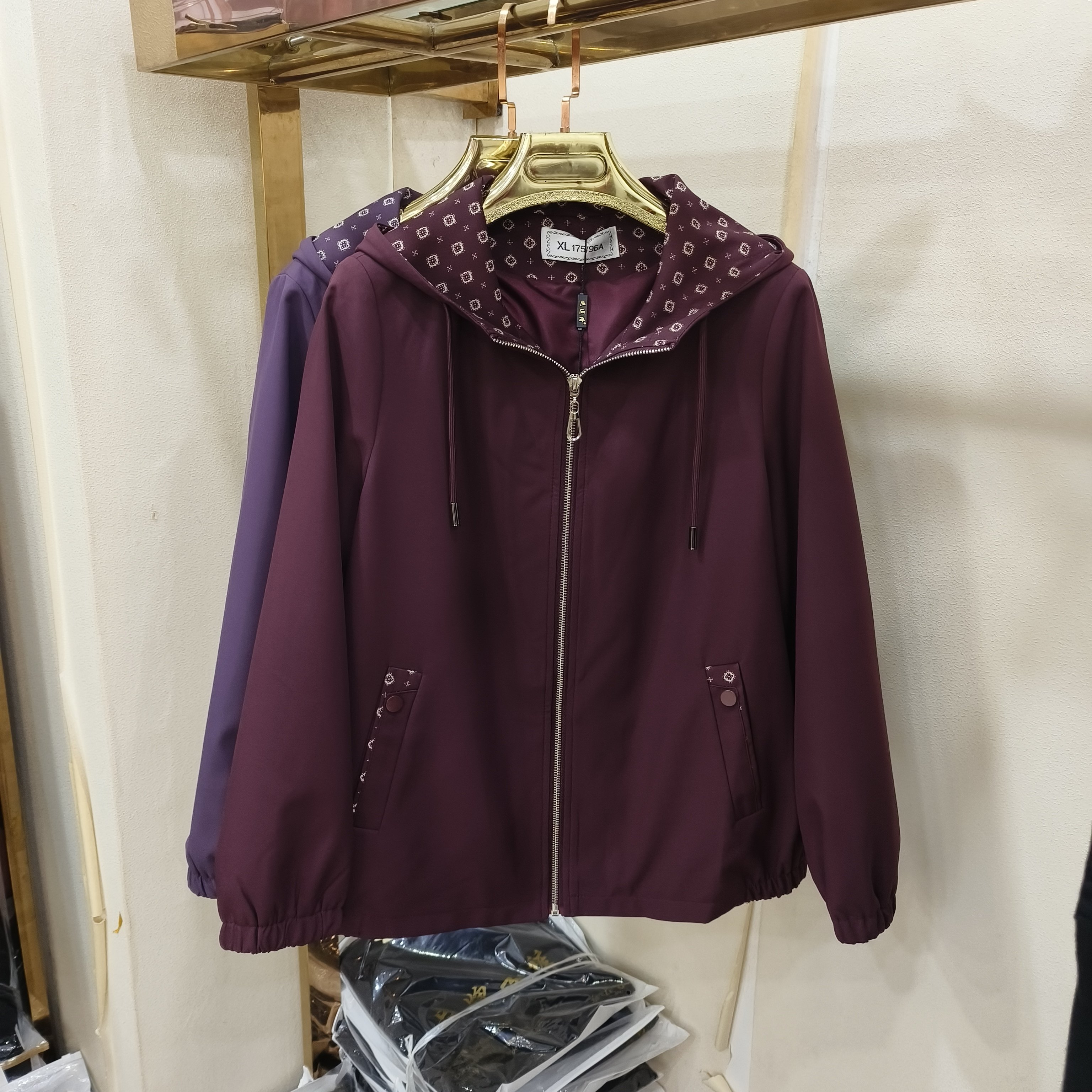 悦M2602中老年连帽风衣外套