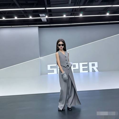 儿童灰色时尚马甲装演出服女酷帅风T台走秀服模特赛服PK小众潮服