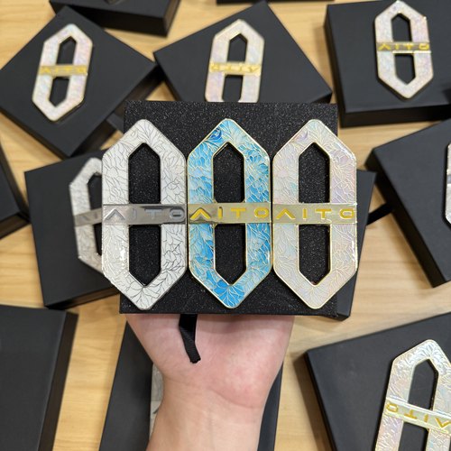 适用于问界M5M7M8M9金属珐琅彩车标配件外观装饰件装饰汽车改装